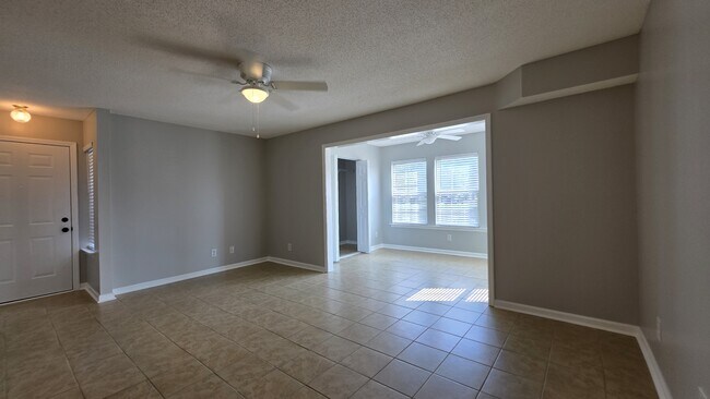 Building Photo - 8642 South Bridge Dr