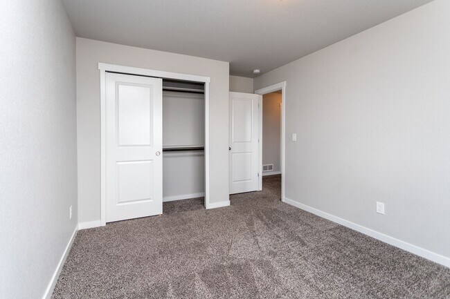 Building Photo - Spacious 5-Bedroom Home with Finished Base...