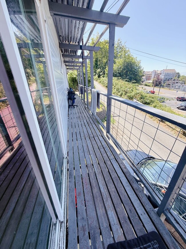 Building Photo - 1/2 OFF FIRST MONTH RENT - Available NOW