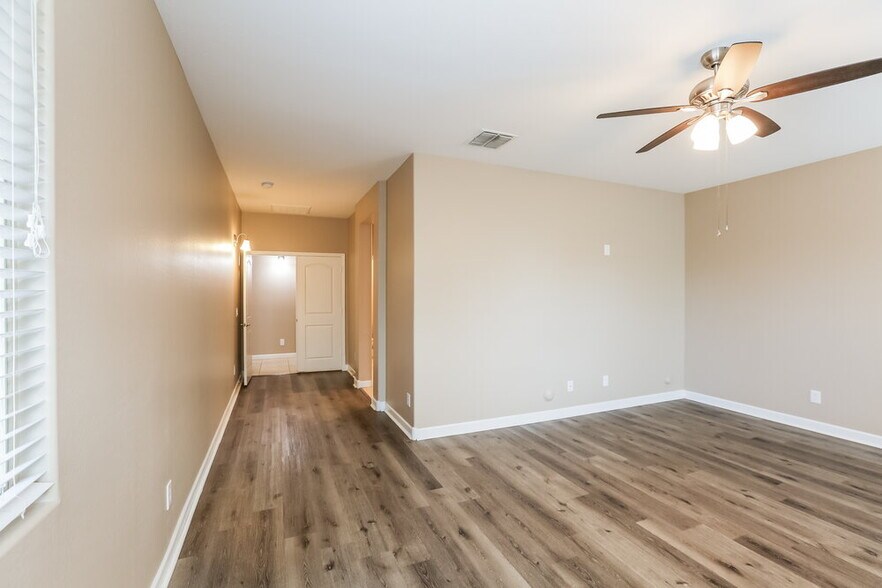 Building Photo - 17157 W Lisbon Ln