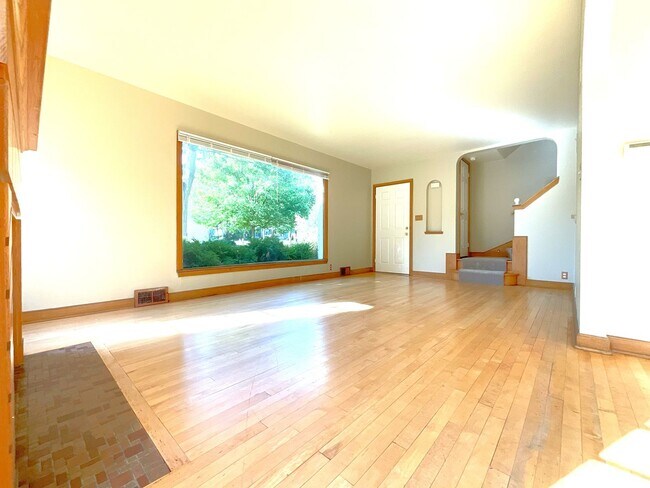 Building Photo - 1104/06 E Glendale Ave