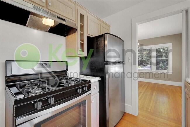 Building Photo - 2933 27th St