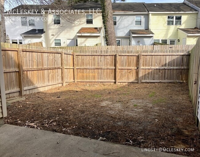 Building Photo - 424 Sedgewick Ct