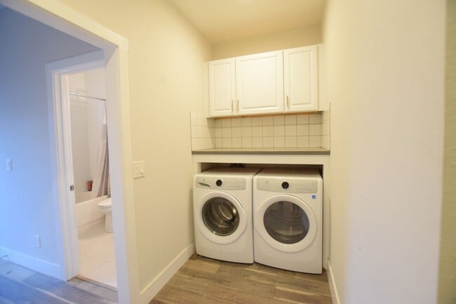 Building Photo - Stylish Oakland Retreat – 3BR, 2BA + Huge ...