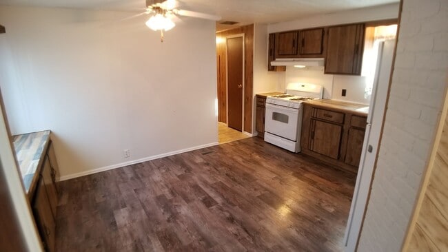 Building Photo - 3 Bed 2 Bath Fully Remodeled Mobile Home w...