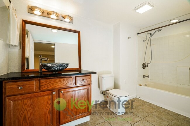 Building Photo - Spacious 4-Bedroom Seattle Home with Bonus...