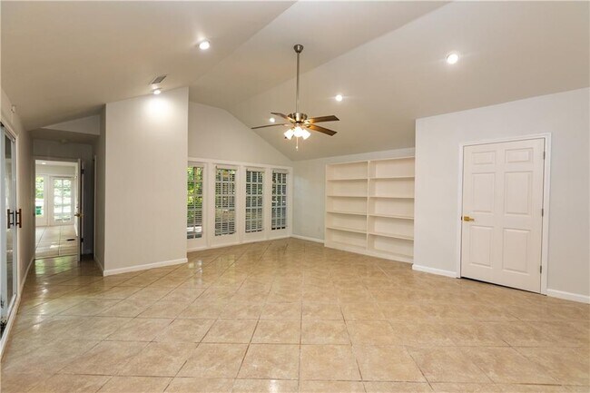 Building Photo - 1392 Lively Ridge Rd NE
