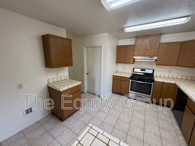 Building Photo - 2210 W Buena Vista Ave
