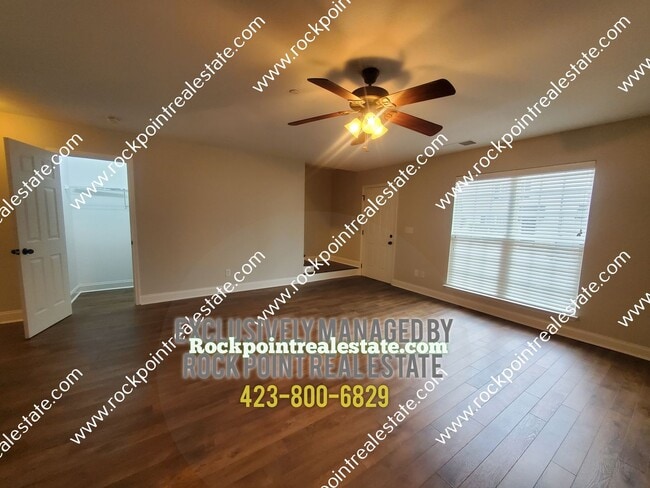 Building Photo - 3 Bedroom 2 Bath Townhouse