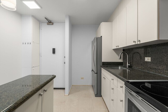 Building Photo - The Barclay 2bd/2ba/1pkg