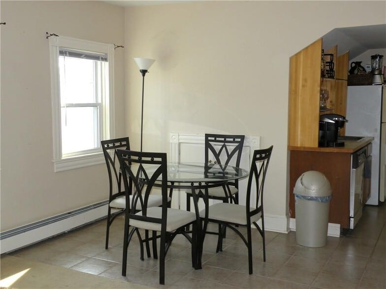 Building Photo - 387 Lloyd Ave