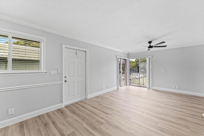 Building Photo - 1866 Fairview Villas Dr