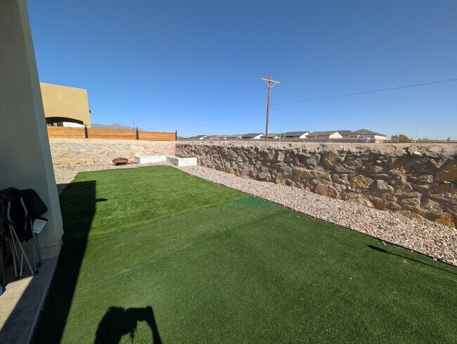 Building Photo - 6141 Hidden Psge Ave