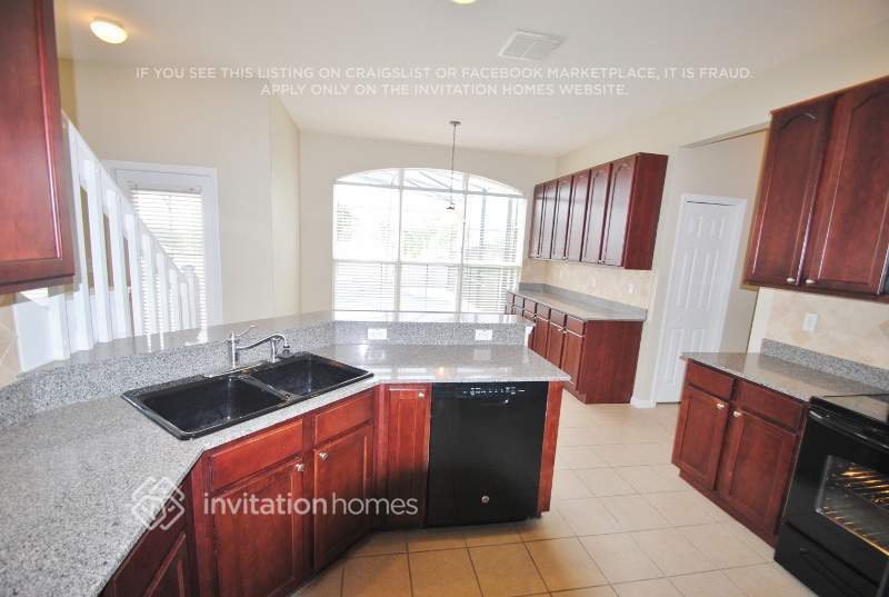 Building Photo - 13543 Via Roma Cir