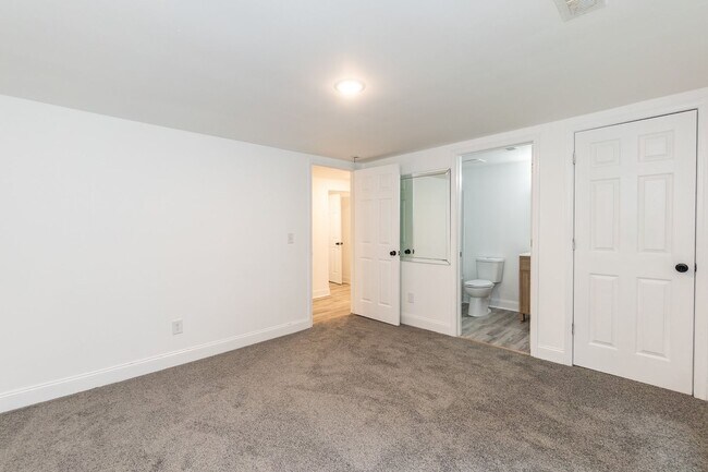 Building Photo - Three Bedroom Home