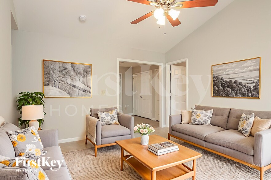 Building Photo - 4 Franklinwood Dr