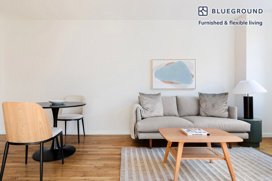 Building Photo - 120 W 21st St