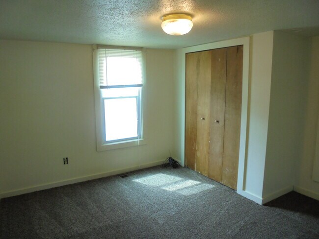 Building Photo - 605 2nd St
