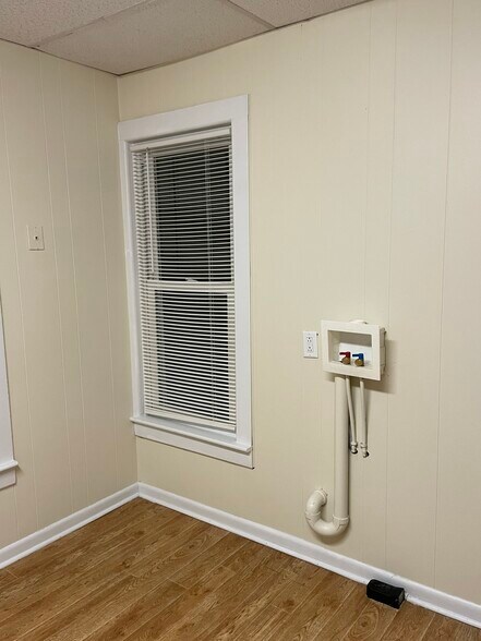 Building Photo - 1558 Scott St