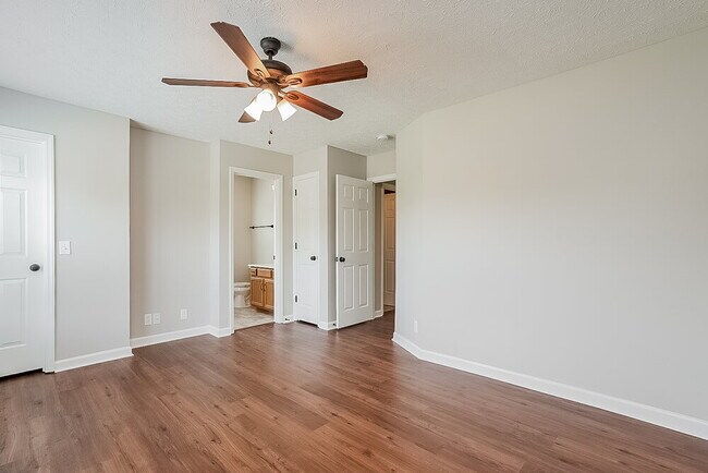 Building Photo - 1059 Cedar Creek Village Rd