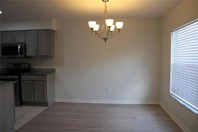 Building Photo - 7840 Carriage Pointe Dr