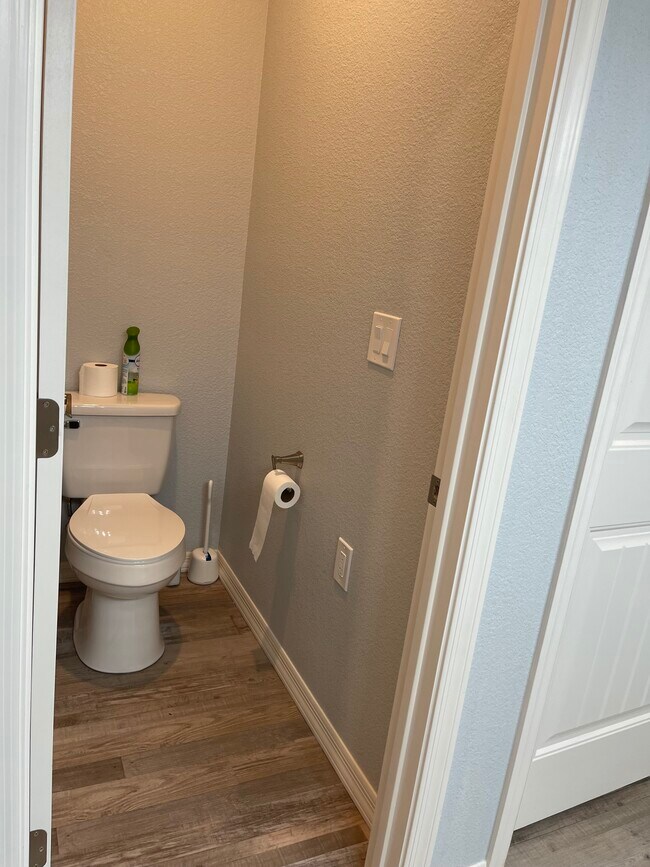 Building Photo - 5879 Desert Lakes Dr