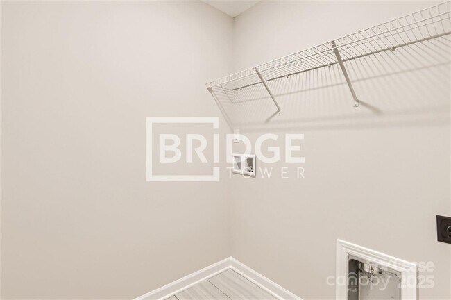 Building Photo - 7331 Neal Rd