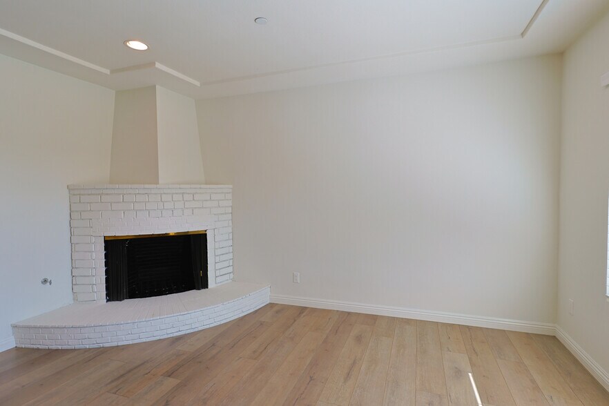 Building Photo - 844 N Lima St