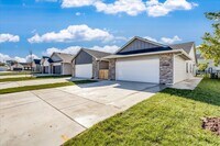 Building Photo - Pineway Maxwell Plan