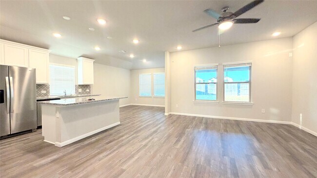 Building Photo - 27006 Sunset Palace Dr