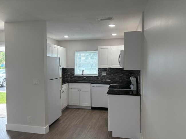 Building Photo - 2930 Crosley Dr E