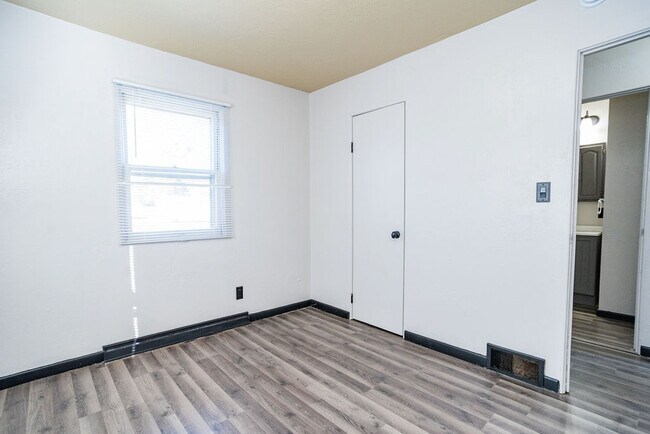 Building Photo - 1309 S Gary Dr