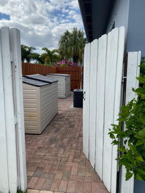 Building Photo - 6601 Lake Clarke Dr