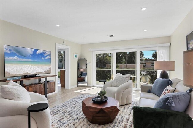 Building Photo - 500 S Washington Dr