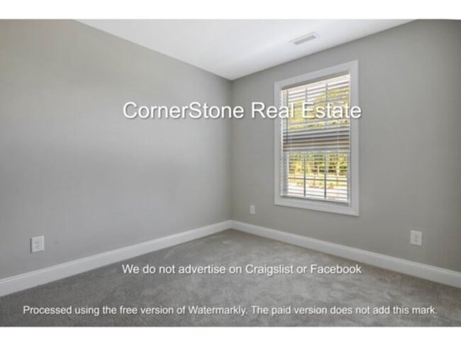 Building Photo - 2854 Little Dr