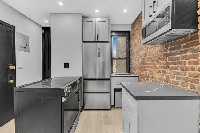 Building Photo - 438 W 52nd St