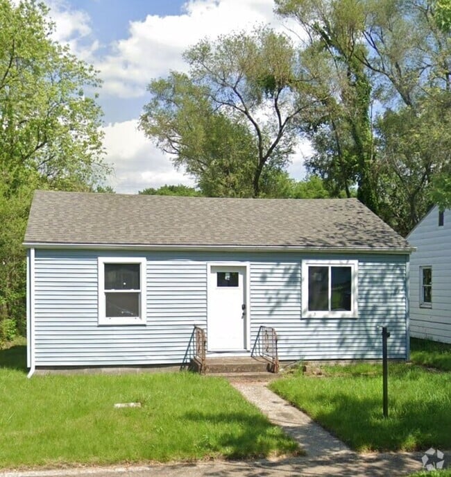 Building Photo - Amazing Deck at this 2 Bed 1.5 Home