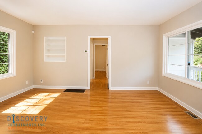 Building Photo - Charming Bungalow in the Montclair Hills