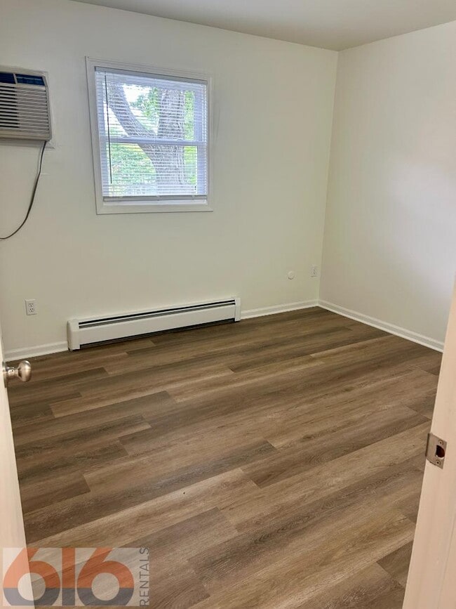 Building Photo - 630 56th St SE