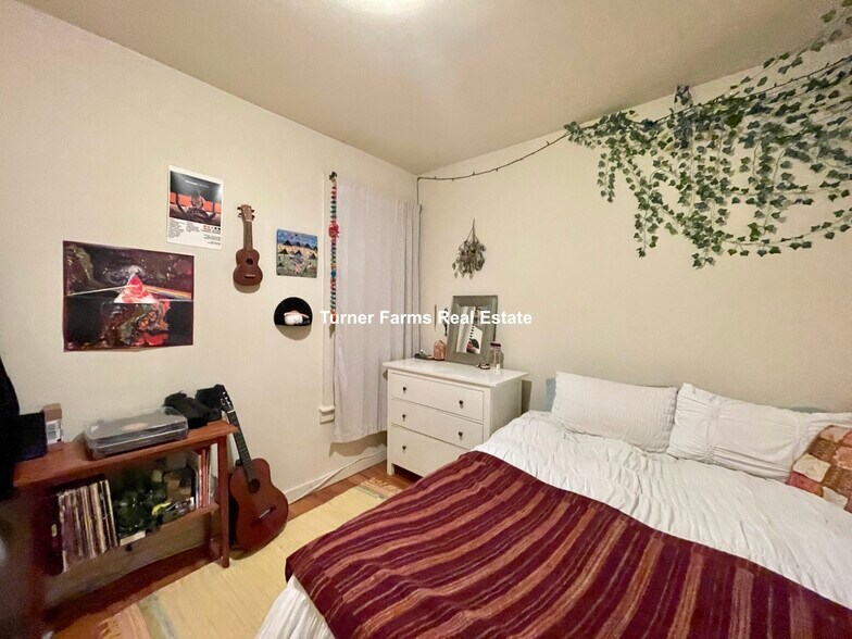 Building Photo - 616 Columbus Ave