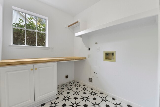 Building Photo - 31 Treescape Cir