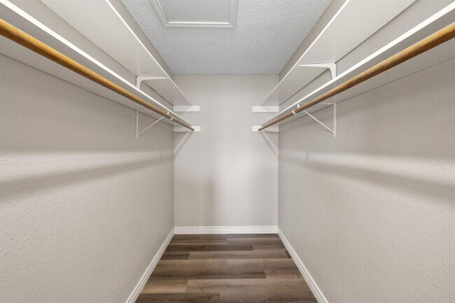 Building Photo - 6525 Hart Ln