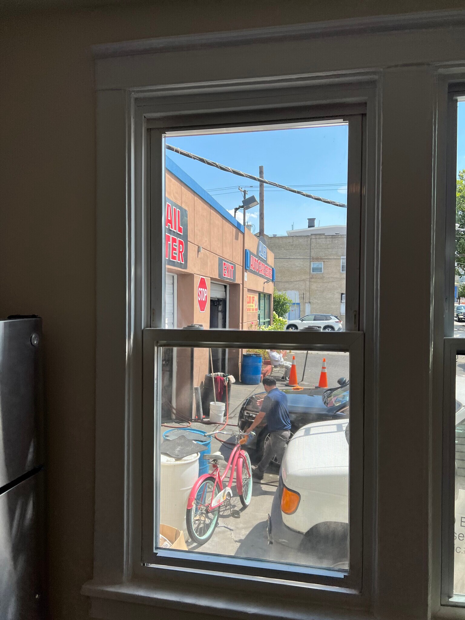 Building Photo - 706 S Ave W