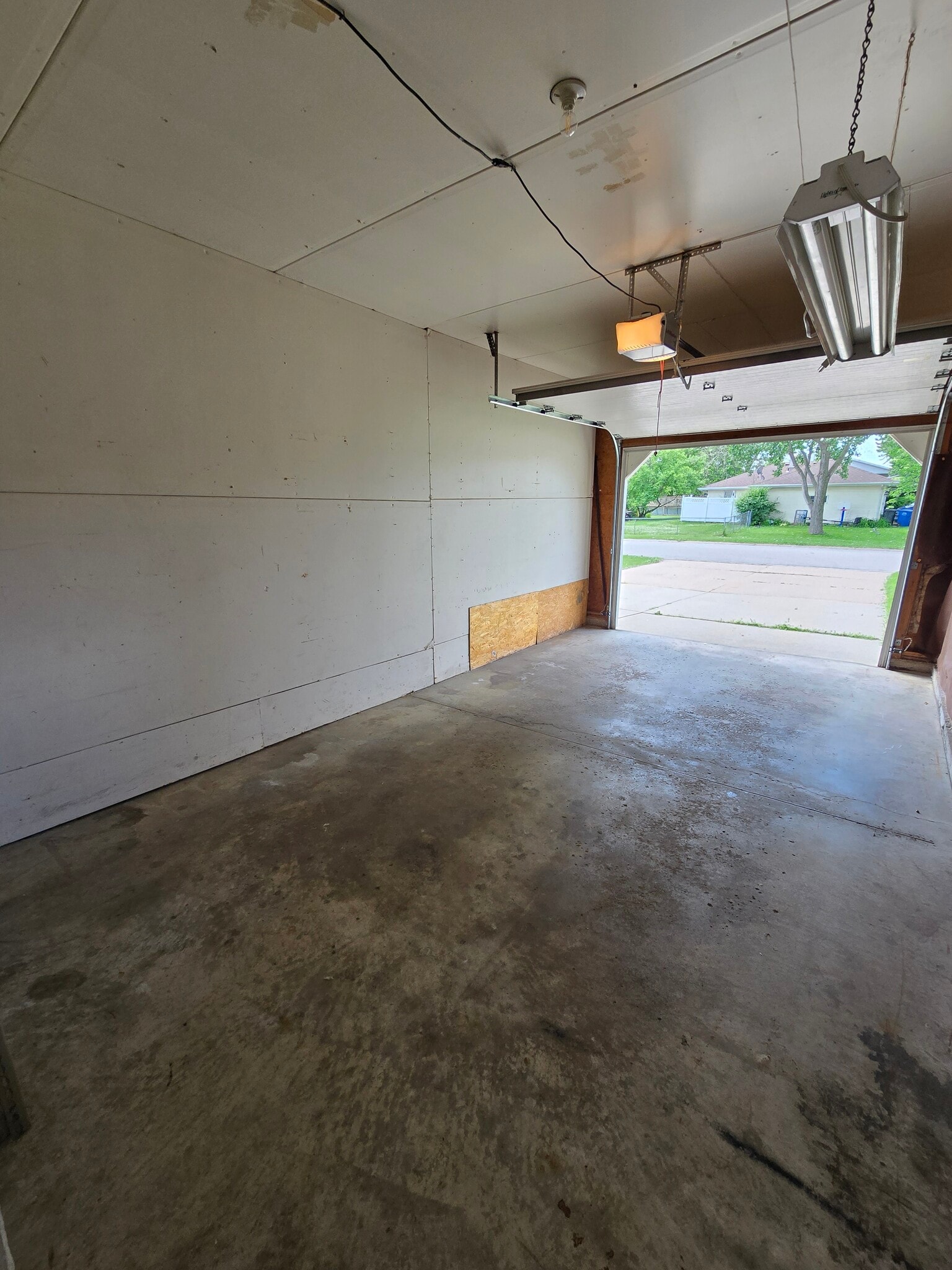Garage - 2129 Country Ln
