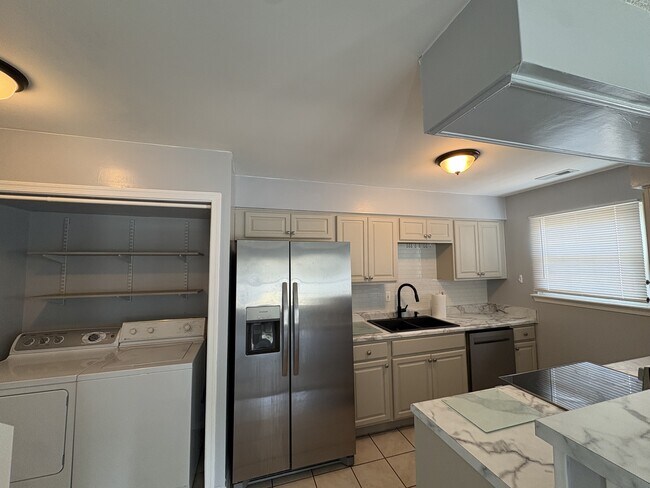 Building Photo - 1501 Antler Cir