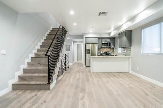 Building Photo - 4820 St Charles Pl
