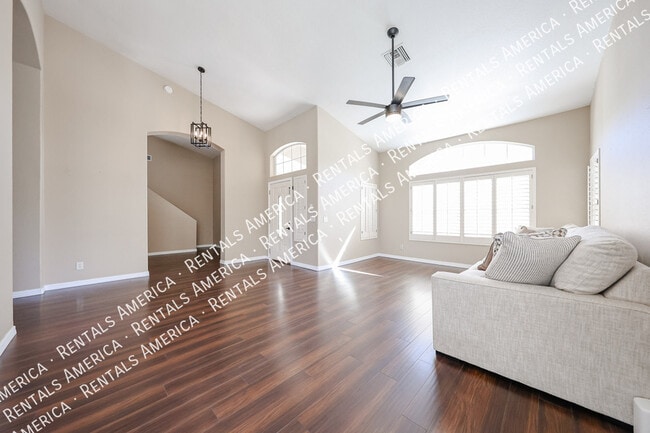 Building Photo - 6126 E Juniper Ave