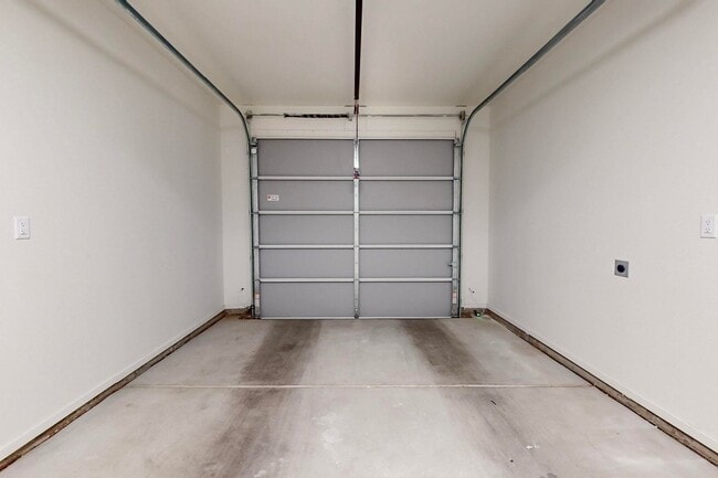Building Photo - New Townhouse NE Heights 2/bedroom 1.5/bath 1/CG