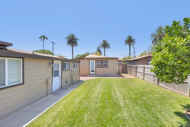 Building Photo - 3 Bedroom, 1 Bathroom Home – Ideal for Stu...