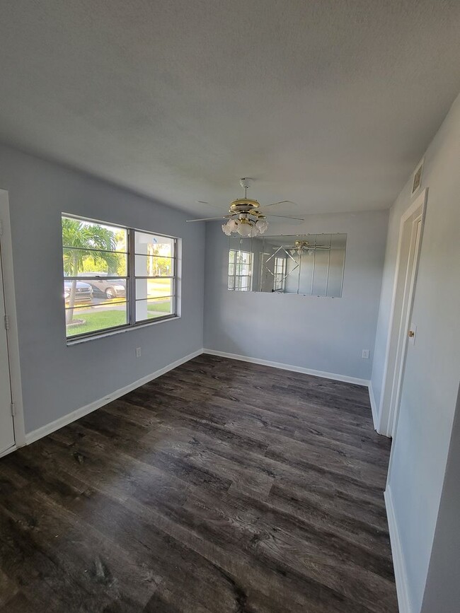 Building Photo - 1 BEDROOM 1.5 BATH CONDO IN VIBRANT 55+ CO...